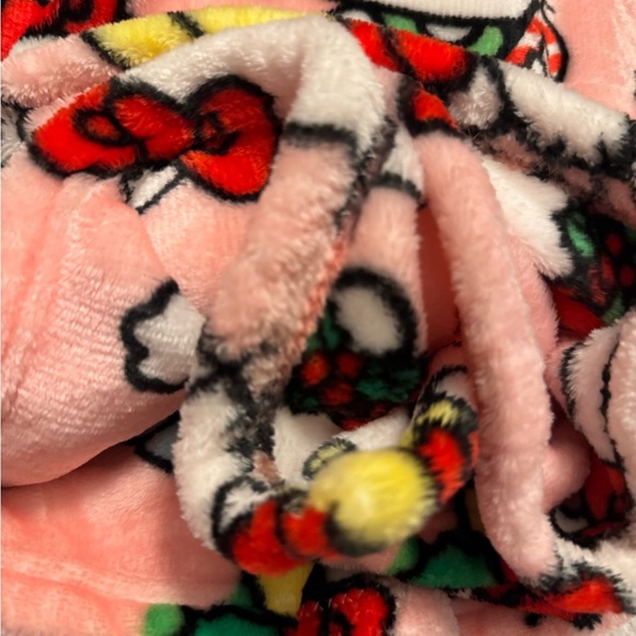 Hello Kitty Christmas Fleece Blanket 🐱🎄💖 - Picture 2 of 4